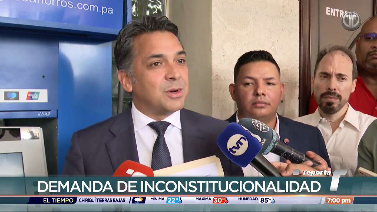 TReporta's tweet photo. El presidente del Movimiento, @OtrocaminoPma, @RicardoLombanaG, presentó una demanda de inconstitucionalidad ante la Corte Suprema de Justicia, contra el presidente @JoseRaulMulino por sus instrucciones en el proyecto minero. Alega violación al fallo que declaró inconstitucional el contrato entre Minera Panamá y el Estado.
