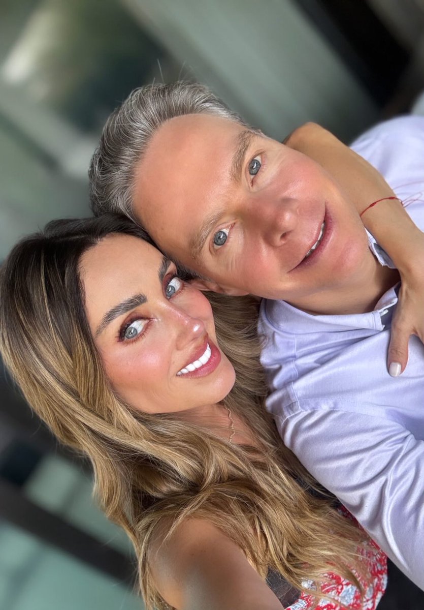 Anahi comemora aniversário do marido com a família reunida: “celebrando nosso herói  Manuel Velasco, feliz aniversário, te amamos”.