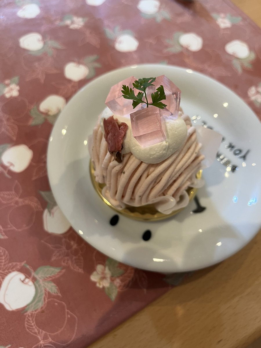 お誕生日に食べたケーキ美味しかった✨もう一回くらい食べたいなぁ…