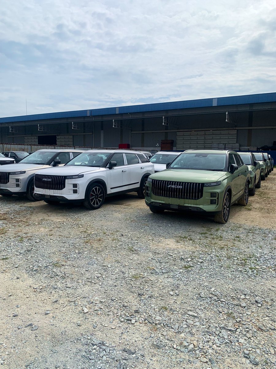 AmreezShree's tweet photo. So i baru deliver lagi kereta ni and i understand kenapa this is currently the hotest &amp; highest selling SUV in Malaysia! Jaecoo J7 &amp; J7 Phev. 

Promo raya, Special rates on loan as low as 0.8% 🤯 &amp; up to 4 years free service. 

Amreez ( 014-9090842 )
#JAECOOJ7 #Proton #Malaysia https://t.co/kIyGmMvsRL