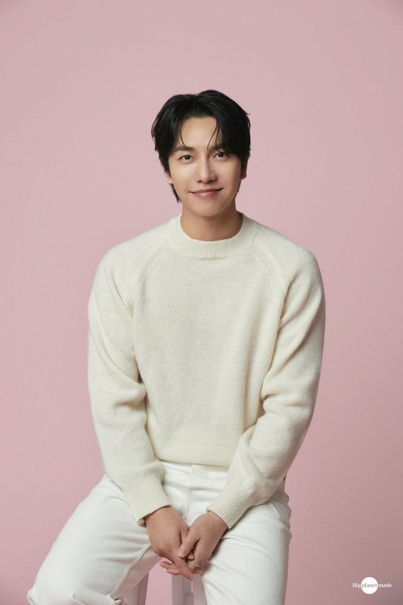 후크에 5억8천 더 받아낸 이승기…판결문 일부도 공개 
#이승기 #LeeSeungGi #후크엔터테인먼트 #정산금 
#승소 #판결문 #일부공개 #5억8천만원 #iMBC연예 

이승기는 앞서 지난 4일 열린 후크엔터테인먼트와의 정산금 소송에서 일부 승소 판결을 받아낸 바다. 

이날 재판부는 후크엔터테인먼트 측이