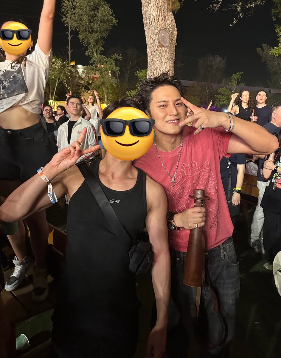 minwonshu's tweet photo. more of mingyu at the audience area of tecate pal norte 🖤 he took photos with other festival goers #민규 #세븐틴 https://t.co/GkkKBOxGUW