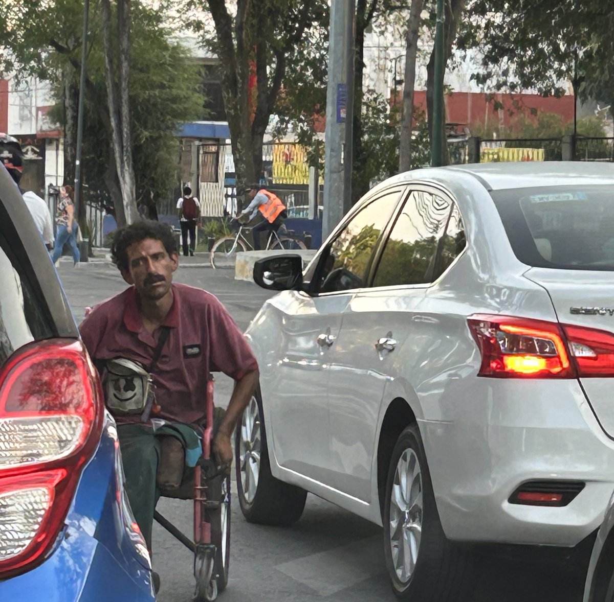 Nos comentan varios vecinos que esta persona es violenta si no le das dinero, se pone en los cruceros de acoxpa y prolongación, Se la pasa drogandose. Ojo ahí <a href="/TlalpanAl/">Alcaldía Tlalpan</a> <a href="/UCS_GCDMX/">Unidad de Contacto del Secretario SSC CDMX</a> <a href="/CivicoCoapa/">CoapaCivico</a> <a href="/DanyAlvarezca/">Dany Alvarez</a> <a href="/enrique_cue/">Villa Coapa t ♥</a>