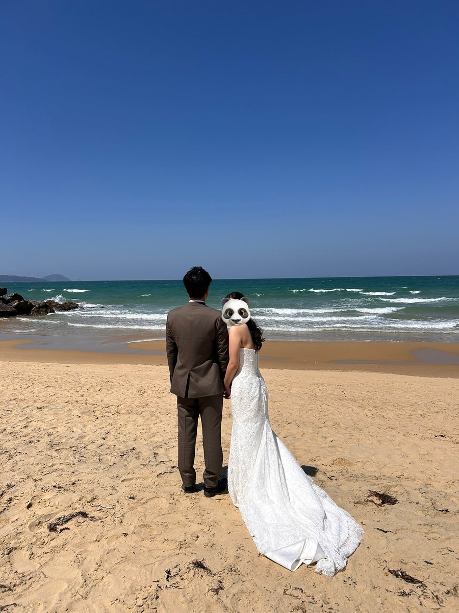 先日結婚5年目でウエディングフォト撮ってきました🫣

コロナ禍で妊娠して、結婚して、新婚旅行にも行けず、結婚式もできず、
デザイナーになると決めて
子供に学習に仕事に
忙しい日々を送っていたので、
20代最後の日に😌