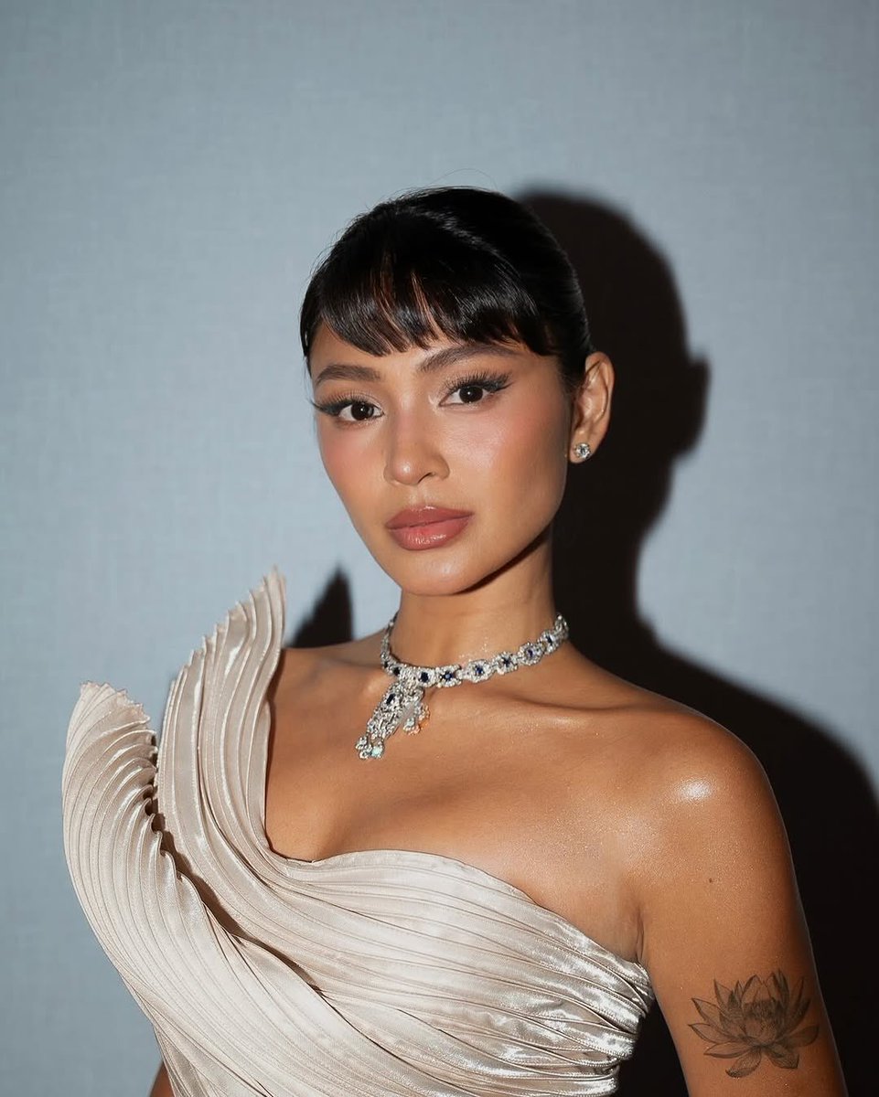 psngayondigital's tweet photo. SHE IS THE MOMENT ✨ 

Aktres na si Nadine Lustre, nag-post ng photos mula sa kanyang naging preparation para sa ABS-CBN Ball 2025.

(Instagram/nadine) https://t.co/kZc1DCcLGZ