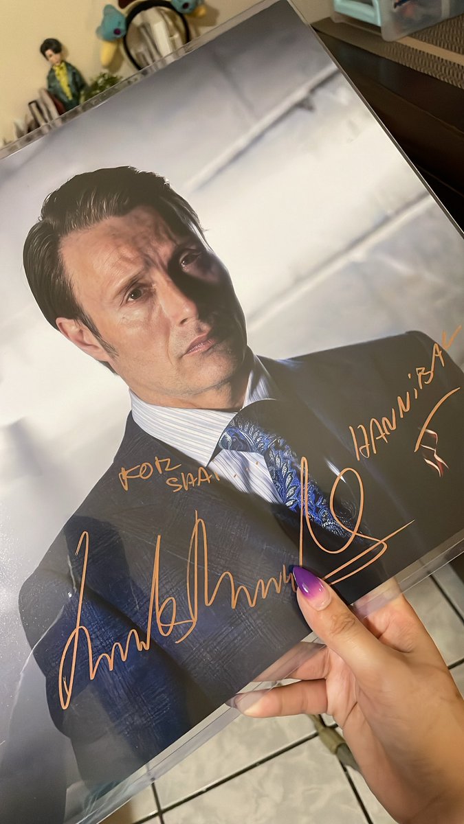 berryshai__'s tweet image. AAAAAAA GUYS GUYS
MY MADS MIKKELSEN AUTOGRAPH FROM #ECCC FINALLY CAME IN!!!!😭😭😭😭😭😭😭😭😭😭🤍🤍🤍🤍🤍DIOSMIO QUIEOR LLORAR 
I’M SO HAPPY THIS MEANS SO MUCH TO ME