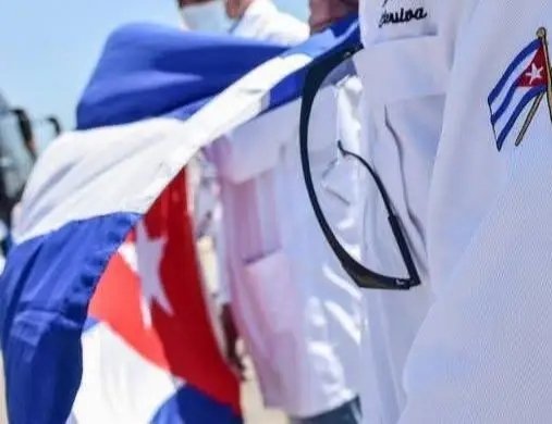 🇨🇺 #Cuba seguirá brindando colaboración en materia de #Salud a los pueblos del mundo que así lo necesiten. Lo hacemos por principios, por historia, por compromiso…. Son verdades que no podrán ser silenciadas jamás.

#CubaPorLaVida #HonorHolguinero #60lenin #leninporlavida