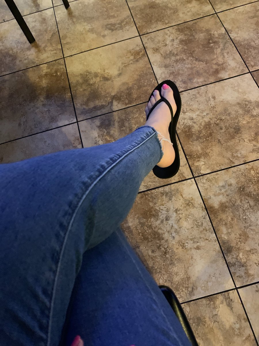 If you're still up, say goodnight. Or better yet, stay up with me😜