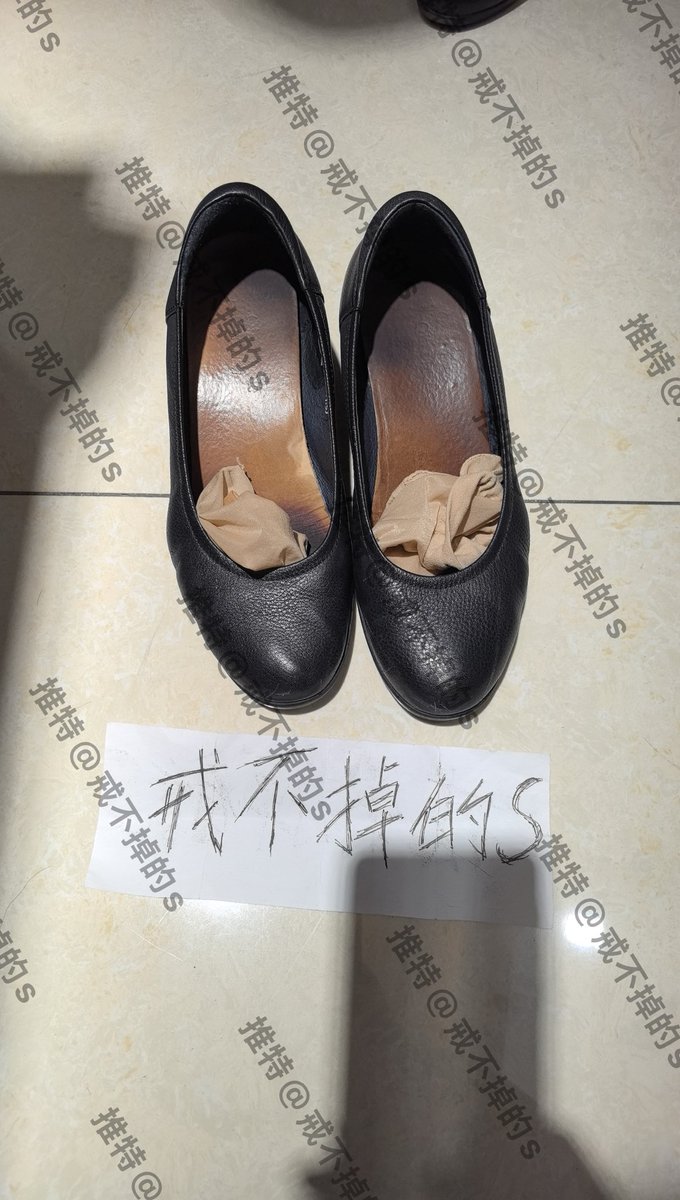 #专柜丝袜 #柜姐丝袜 #专柜收丝 

第一家大福短肉丝鸟笼到货，还有一双重口工作鞋，痕迹如图，有些小贵，介意勿扰 https://t.co/5Qg4K8EzXU
