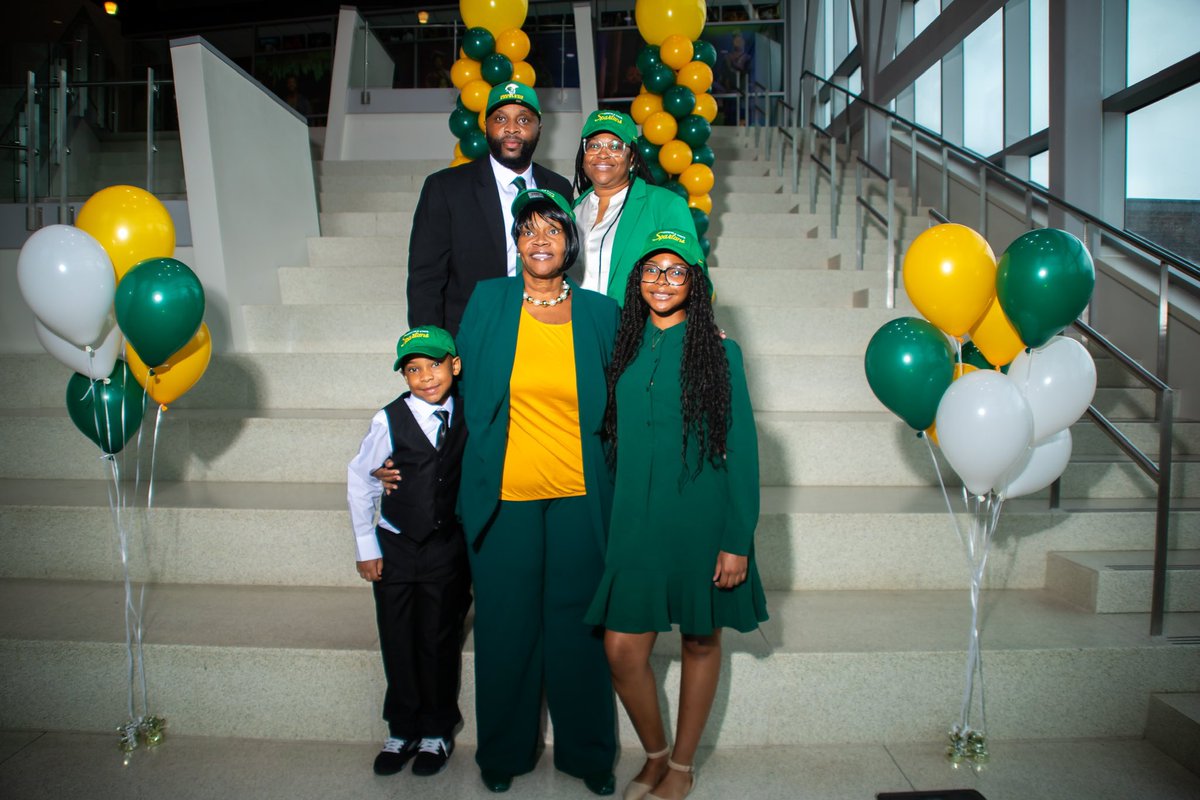 NorfolkStateWBB's tweet image. A family affair 💛

#GoldStandard🔰| @woodsnfam