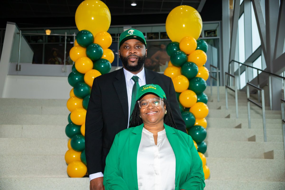 NorfolkStateWBB's tweet image. A family affair 💛

#GoldStandard🔰| @woodsnfam