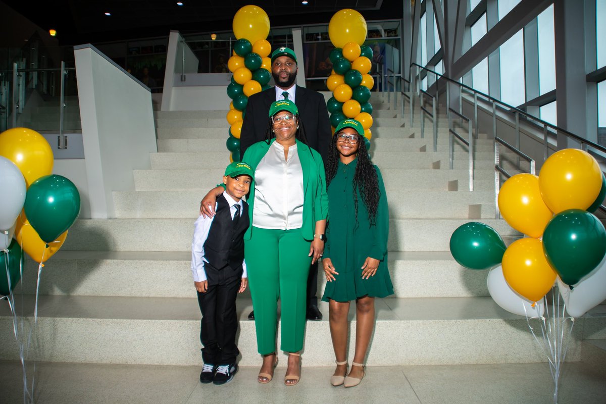 NorfolkStateWBB's tweet image. A family affair 💛

#GoldStandard🔰| @woodsnfam