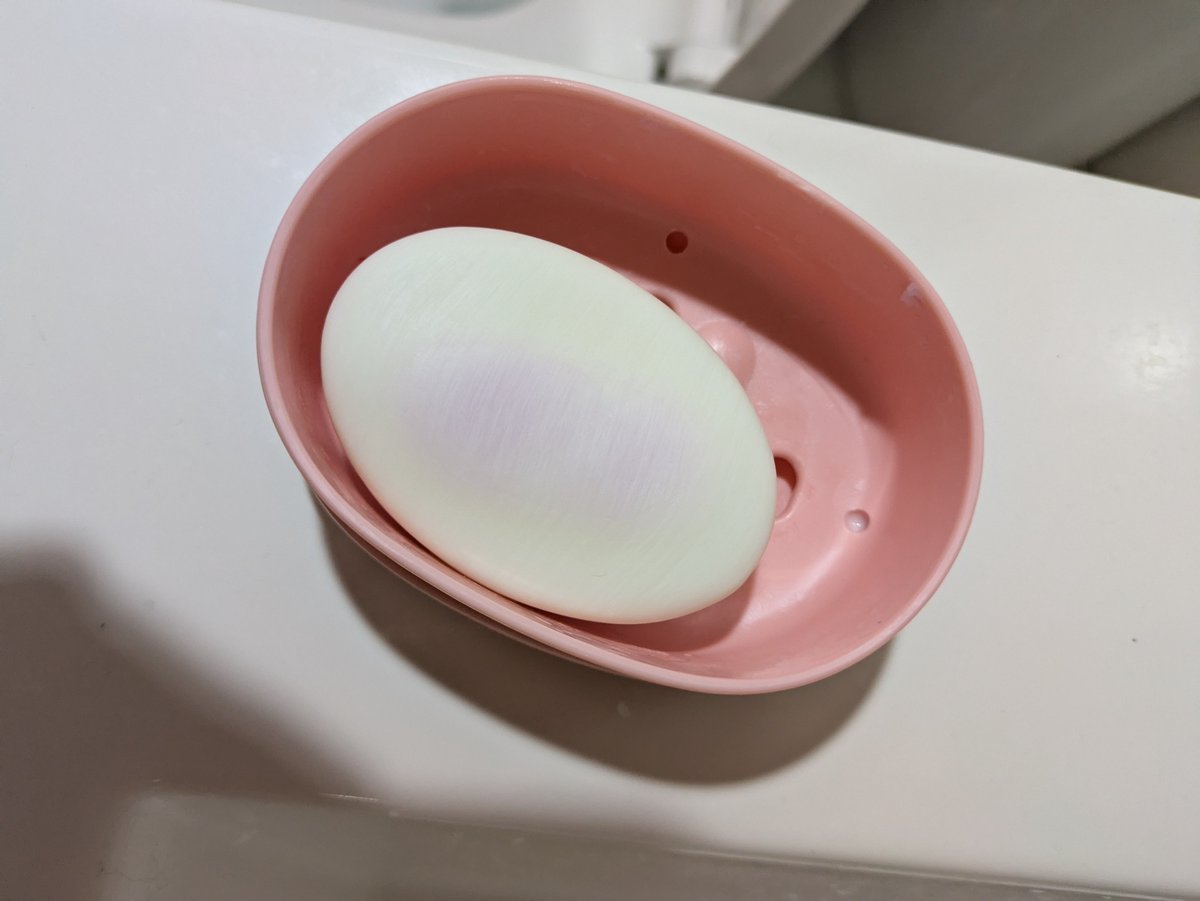 Oddly satisfying ~把一块香皂用到薄薄一片又完美贴到新香皂上，一点不剩地用完~