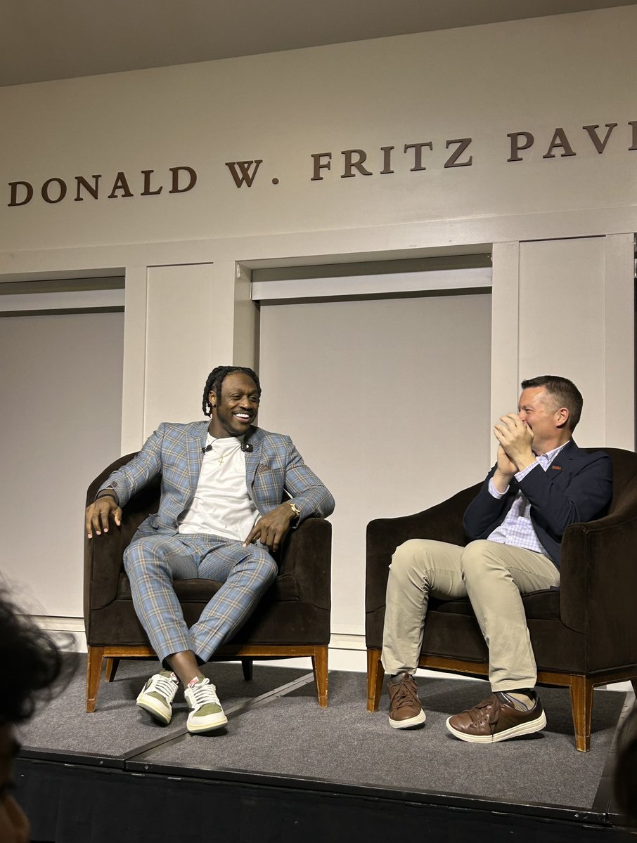 Any other burners at the AJ Brown speaking event tn? Go birds. #slightdox