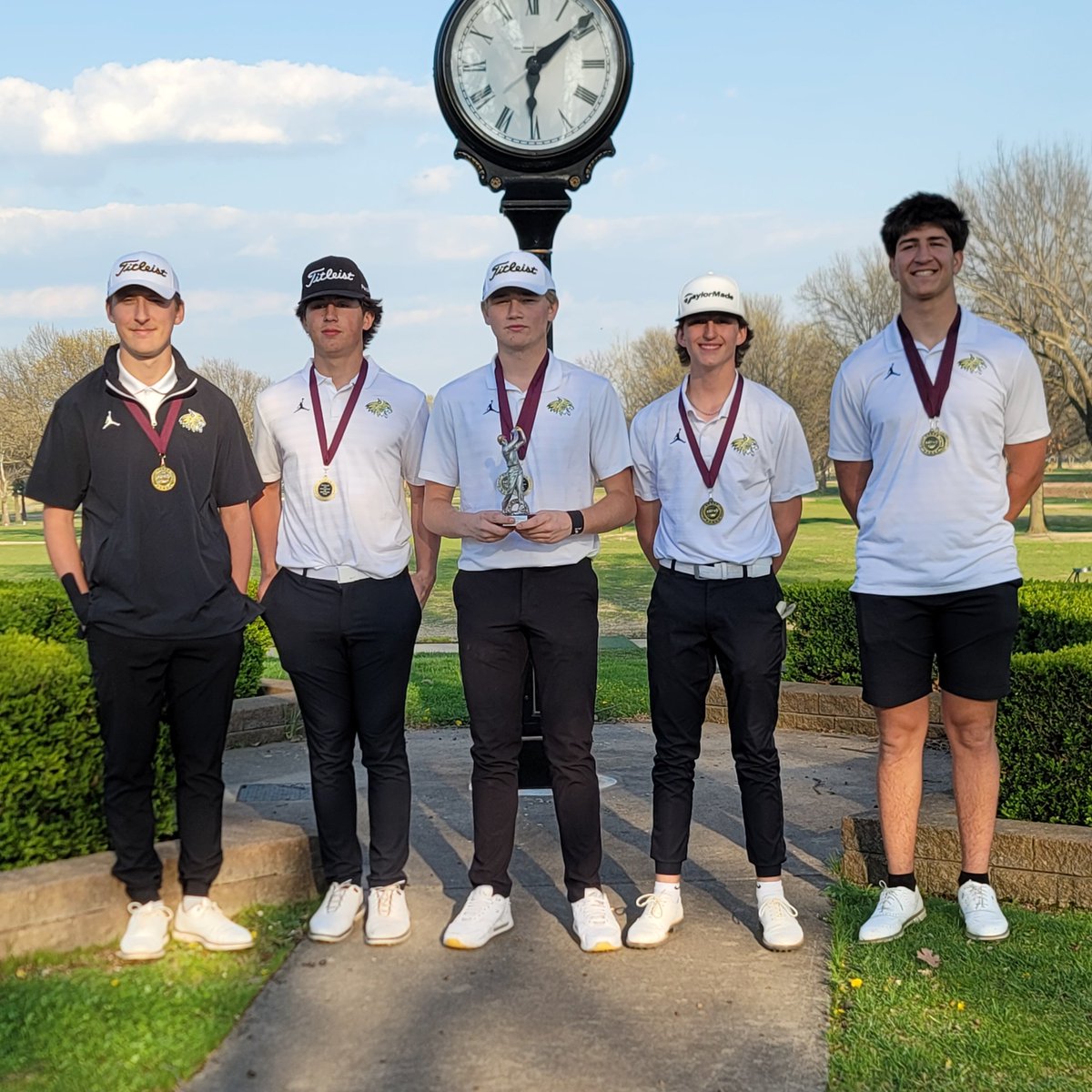Lshaw203's tweet photo. Neosho WINS The Joplin Invitational shooting 315 as a team. Colby Shadwick &amp; Conner Reiboldt tie for 1st shooting a 77. Shadwick wins the playoff hole to be Individual Champion! Jaxon Ertel finished 3rd w/ a 78. Max Combs tied for 10th place with his 83 &amp; Camp Ramsey cards an 85 https://t.co/stCZhzmH63