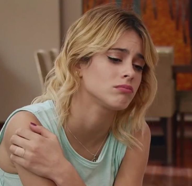 tttxlali's tweet photo. DEBO SER LA UNICA Q NO TIENE ENTRADA #FUTTTURA https://t.co/CCStous6hb