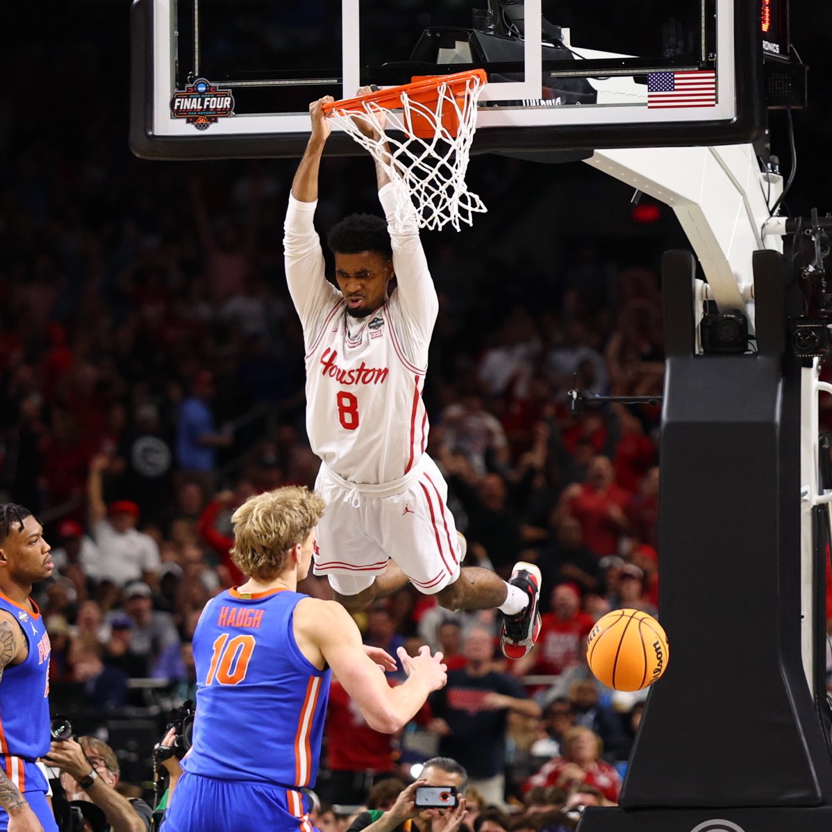 Big 12 Conference (@big12conference) on Twitter photo Owning the rim at both ends of the floor 😤
<a href="/UHCougarMBK/">Houston Men's Hoops 🏀 🐾</a> | <a href="/MFinalFour/">NCAA Men's Final Four</a> Owning the rim at both ends of the floor 😤
<a href="/UHCougarMBK/">Houston Men's Hoops 🏀 🐾</a> | <a href="/MFinalFour/">NCAA Men's Final Four</a>