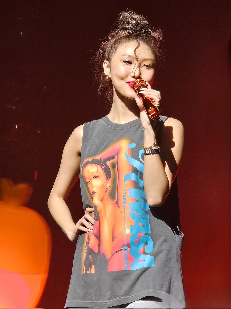 armydad74's tweet image. Some of our best shots from the Chicago show part 1. Photo cred to @bohyang31 #HWASA_Twits_NA #hwasa #hwasainChicago