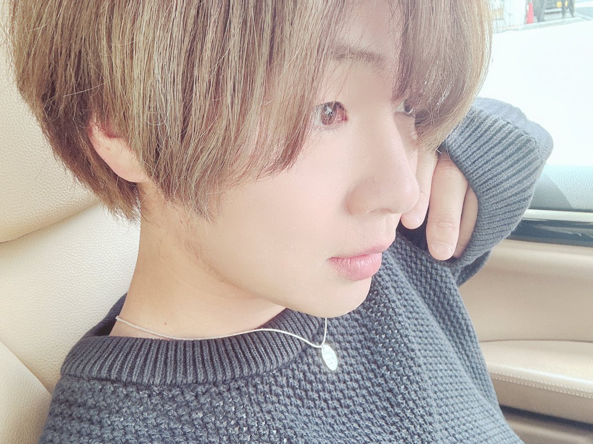 yutoadachi's tweet photo. 安達、春仕様に髪をばっさり切りまして少し幼くなりましたのです。
4月は重大発表が沢山ありますのです。
たぶん伝説になると思いますのです。
車内からは以上ですのです。
ですです。 https://t.co/Tf4vaC2Xxo