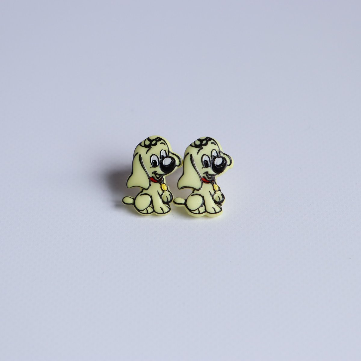 matataki07231's tweet image. 本日販売の作品

”犬のジョン”

こちらを見てニコッと微笑んでいる
見ているだけで私も微笑んでしまう耳飾り

17時からBASEにて販売開始させて頂きます
（お店のリンクはプロフィールにございます）

皆様いつもご覧くださり
本当にありがとうございます

#ボタンのmatataki #vintagebutton