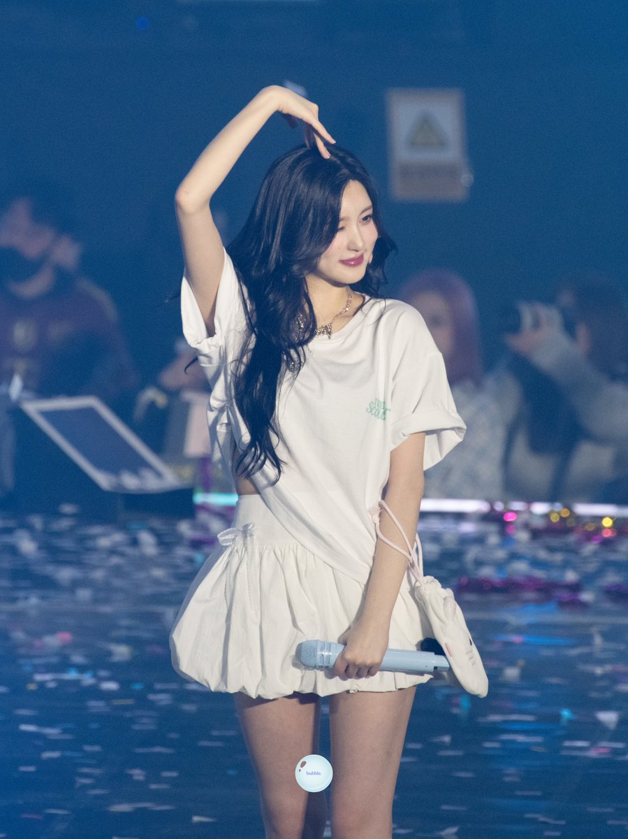 250405
🐿🪽

#가을 #GAEUL
#아이브 #IVE