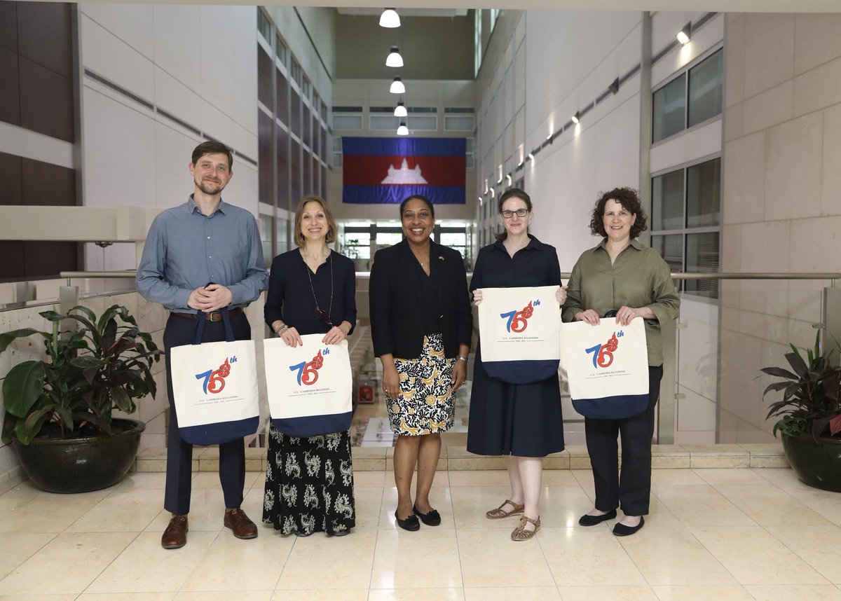 Chargé d'Affaires Bridgette Walker welcomed the Interim Deputy Director for Collections and Exhibitions and delegates from the Smithsonian National Museum of Asian Art (NMAA) to Cambodia. This visit, part of an ongoing partnership with the Ministry of Culture and Fine Arts,