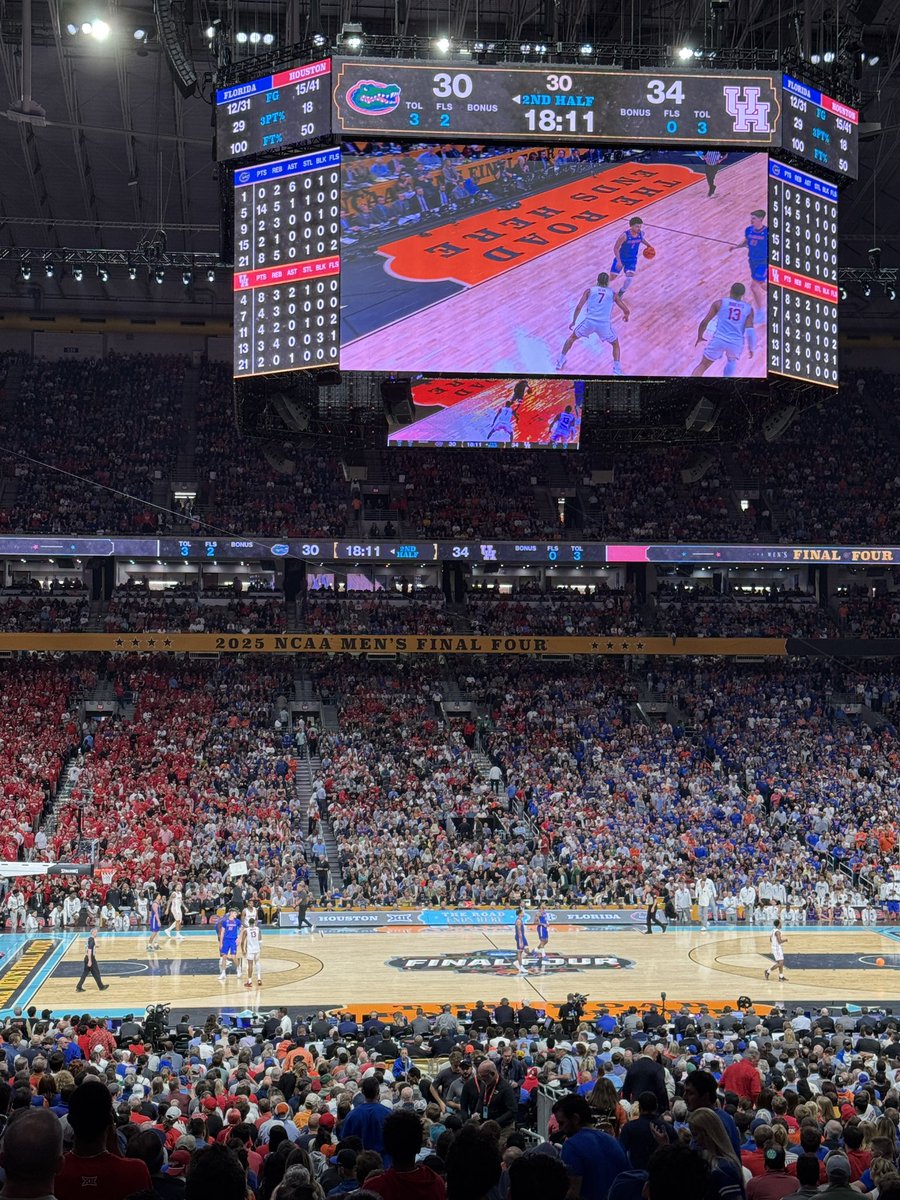 NLB (@nftloverboy) on Twitter photo Unreal seats and an electric game so far! Thank you <a href="/vspass/">VaynerSports Pass</a> for this experience ๐๐ฝ Unreal seats and an electric game so far! Thank you <a href="/vspass/">VaynerSports Pass</a> for this experience ๐๐ฝ