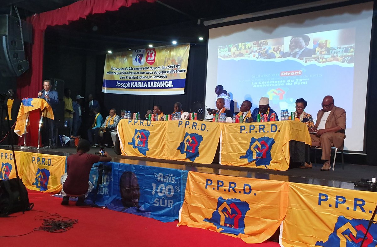 thomas_luhaka's tweet image. #RDC A l&apos;occasion du 23 ème anniversaire du #PPRD, nous membres du bureau politique du #FCC présents à Kinshasa, sommes allés apporter notre soutien à l&apos;aîné de tous les partis politiques du Front Commun pour le Congo.

Bonne journée à vous tous mes amis !
Que Dieu vous bénisse!