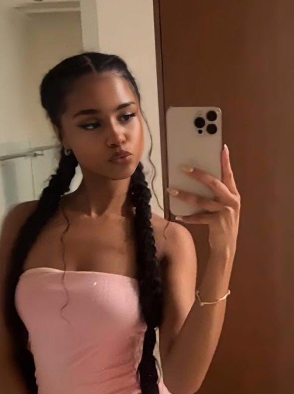 yingunivers's tweet photo. ❝ 𓂃 Maria Luiza, @malvqdeza 

— 24 anos.
— Bi.
— Haki. https://t.co/vPm4KmwMp6