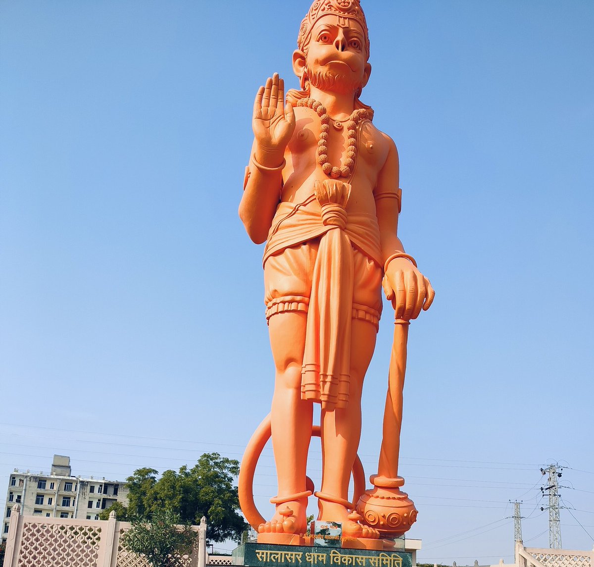 करते रक्षा भक्त की, जब भी आता कष्ट। 
कैसा भी दुख हो सभी, हनुमत करते नष्ट।।

ॐ आञ्जनेयाय विद्महे, वायुपुत्राय धीमहि।, 
             तन्नो हनुमत् प्रचोदयात्।।

  🙏🏹🌺❣️#जय_श्री_राम ❣️🌺🏹🙏
     🙏🌺❣️#जय_श्री_हनुमान ❣️