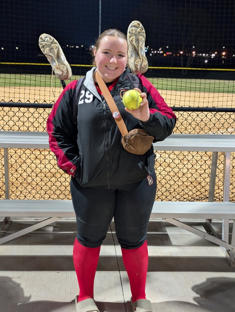 ❤️ those pitchers that hit! <a href="/MargaretWeiss29/">Margaret Weiss</a> sent this one DEEP and nearly THRU the scoreboard! 💣💪