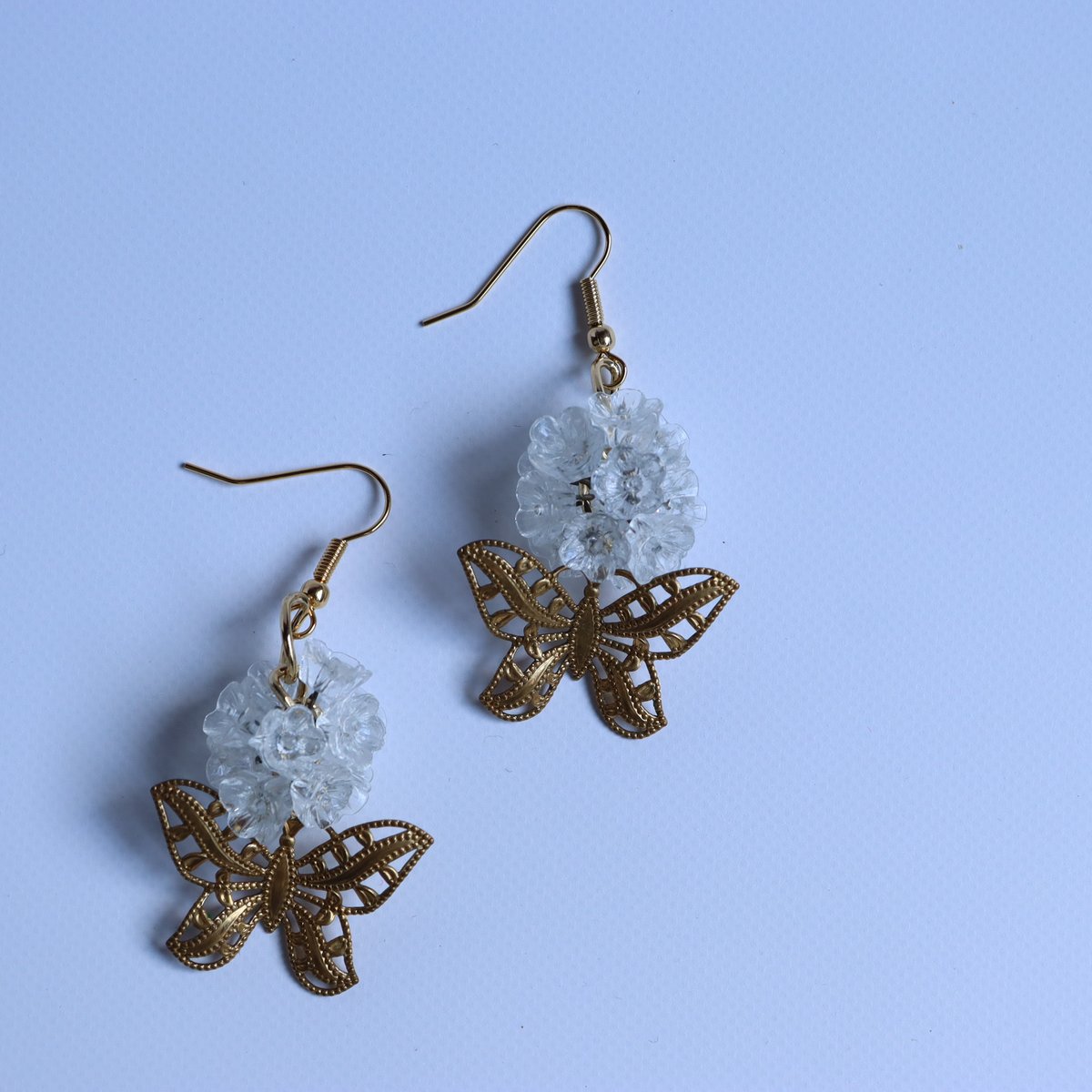 matataki07231's tweet image. 本日販売の作品

”花玉　蝶”

お花と蝶の組み合わせ
心が躍ります

17時からBASEにて販売開始させて頂きます
（お店のリンクはプロフィールにございます）

皆様いつもご覧くださり
本当にありがとうございます

#ボタンのmatataki #vintagebutton #ヴィンテージボタン #buttons