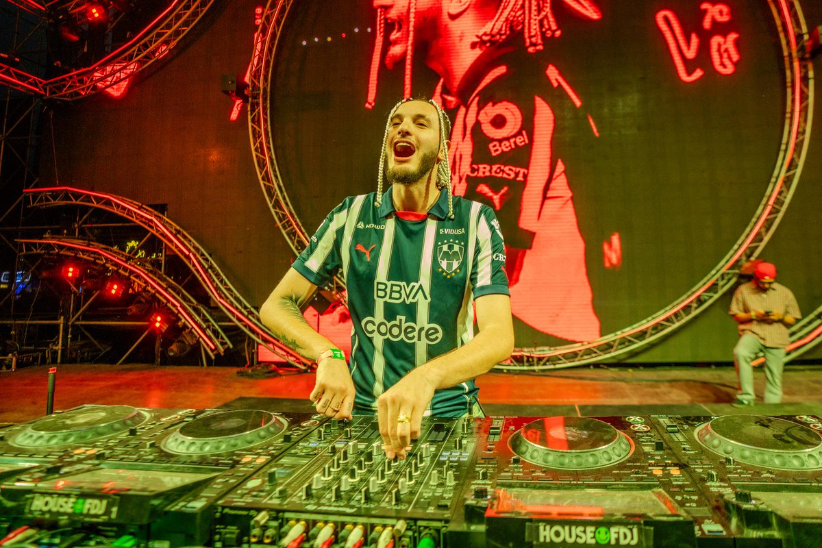 ¡El <a href="/TecatePalNorte/">Tecate Pal Norte</a> se pintó de azul y blanco! 💙🤍🎶

Gracias por una edición más llena de música, energía y pasión regia.🤠⛰️

Nos vemos en 2026 para volver a hacer historia. 🔥🔊