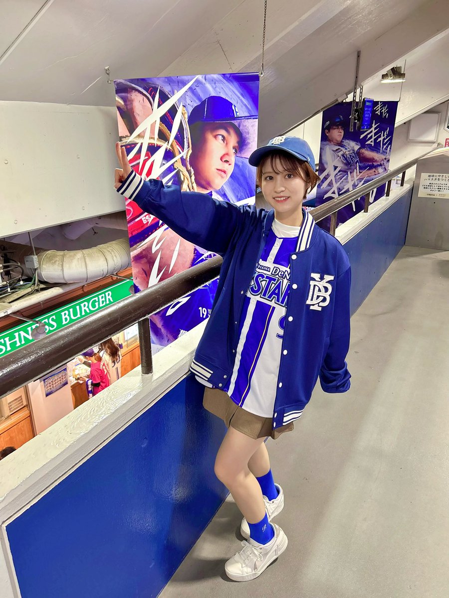 chibiyurigram's tweet image. 野球観戦コーデは隅々までベイスターズにするのがこだわり！
ベイスターズの刺繍ロゴ入りの靴下と
まだ寒いこの時期に助かるアームウォーマーをつけて行ったよ⭐️
ベイスターズファンのみんなお揃いにしよ〜😆

 #pr #靴下屋 #denaベイスターズ #野球観戦コーデ