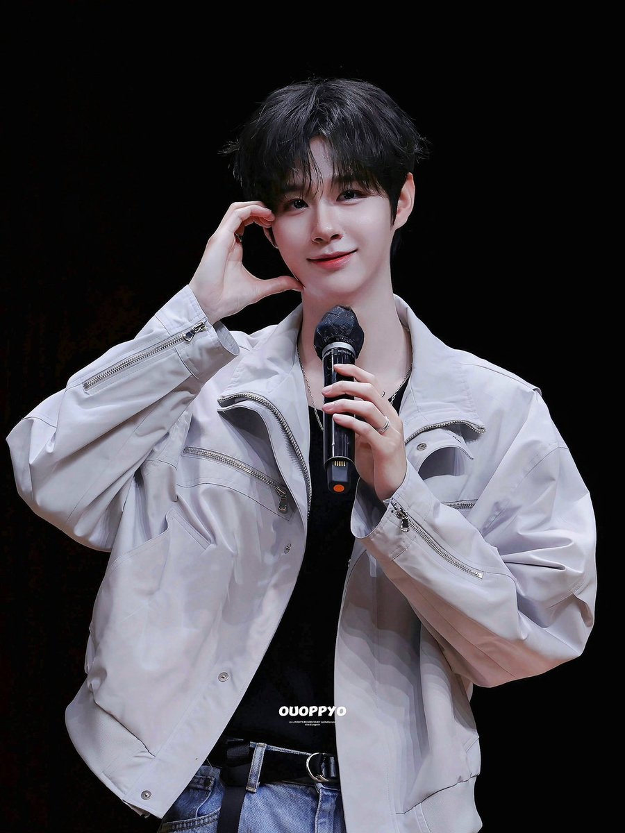250404 제제뮤

🩵🤍

#김성민 #KIMSUNGMIN #CLOSEYOUREYES #클로즈유어아이즈 #클유아 #CYE