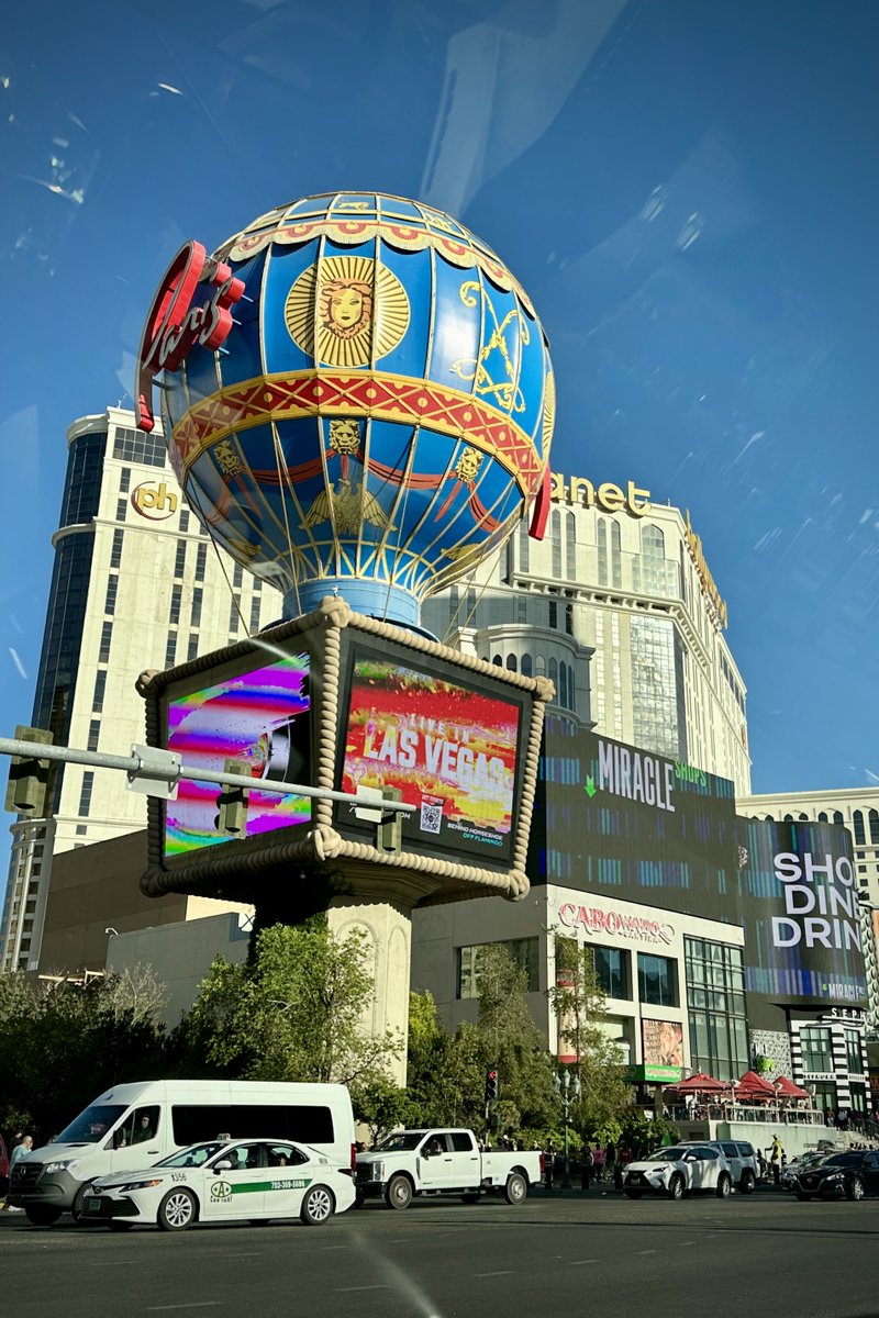 TPS_Films's tweet image. 無事ラスベガスに着きました。
あちこちのホテルで入場パスを受け取れるらしく、もらってきました。明日から一般公開日。全く予習せず勢いで来てしまいましたが、初めてのNAB SHOWをのんびり楽しもうと思います。