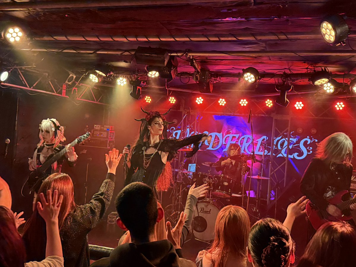 QUE20241026's tweet photo. 昨日、吉祥寺のLIVE HOUSE KICHIJOJIにて『LOUD&PROUD vol.447』観戦してきました!!
5組のアーティストさんが出演されましたが、メロディックで全体的に心地の良い回でした😊
#julienconcasser #yanyan #villea #underlies #windzor https://t.co/NQ7Cp5GQoZ