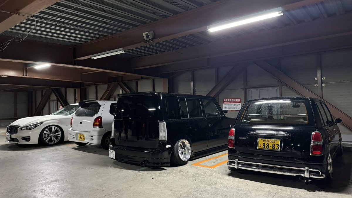 なんやかんやありやっと色塗った(リアバンパー以外笑)
隣が綺麗すぎて･･･😔