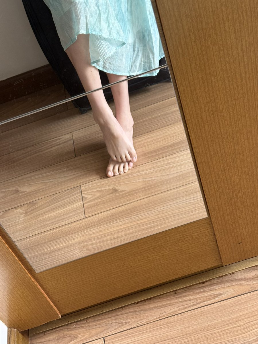 黄推福利内容 - 余榆鱼(沉迷捏脸)的精彩图片 福利姬余榆鱼(沉迷捏脸)分享的黄推图片2 - 网红私拍内容