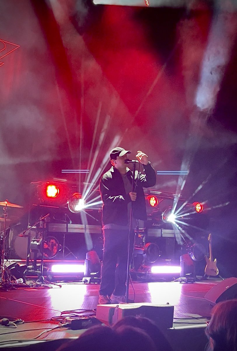 lrishCurtains's tweet image. in the middle of it all live felt like heaven i love citizen so much
