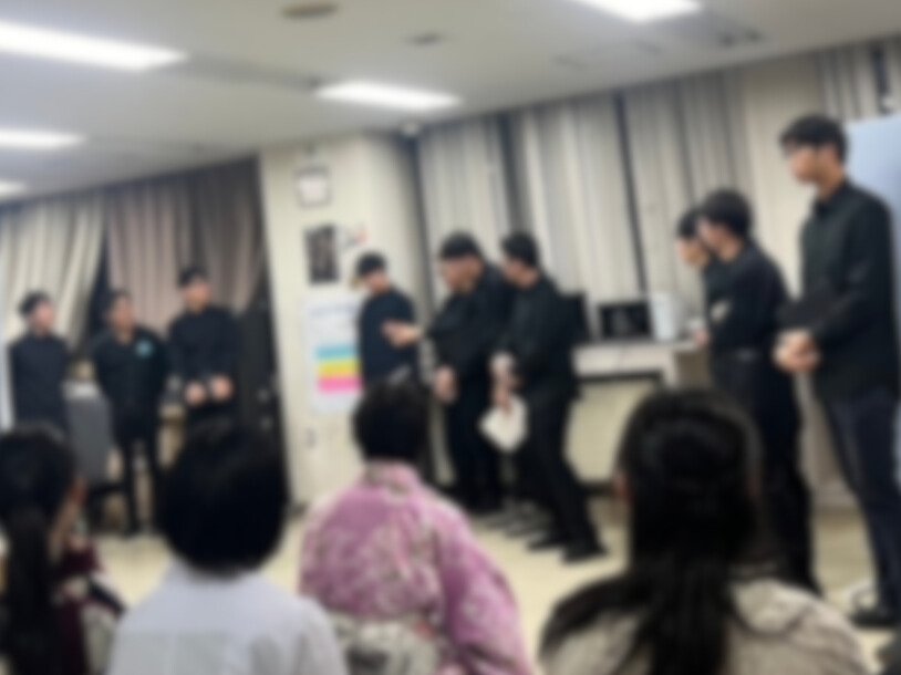 こんにちは！札医うた部です🗣
本日はカルテット大会について紹介します！

カル大の愛称で親しまれ、部内で3チームほどに分かれて歌と寸劇の出来を競い合います！優勝チームには豪華景品が……！？
有志の発表もたくさんあり、OBOGの皆さんも多くいらっしゃる楽しいイベントです！
 #春から札医