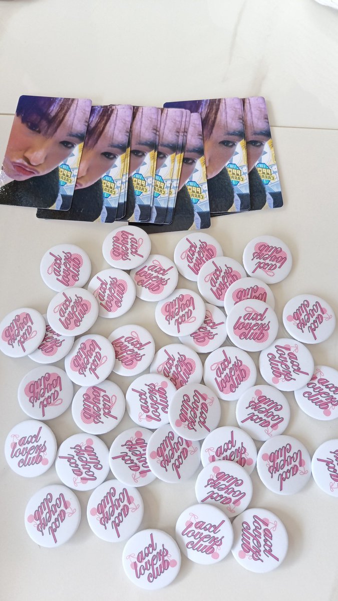 forajaa_'s tweet photo. Hello Hanies &amp; Dumplings! 💕

We are here at Honey &amp; Co. Kindly approach us to get one photocard and pin each ~ 🎀

#HappyAxlDay #AJAA #AJAA_AXL 
@AJAAofc @axllukecab https://t.co/Uh6YPpMtn1
