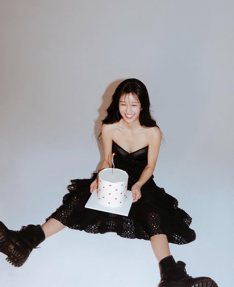 heonalog's tweet image. Selamat ulang tahun Yeaji. May angels always be with you. 
#온_세상의_빛을_그대에게_서예지
#HappyYeaJiDay
#서예지 #SeoYeaJi