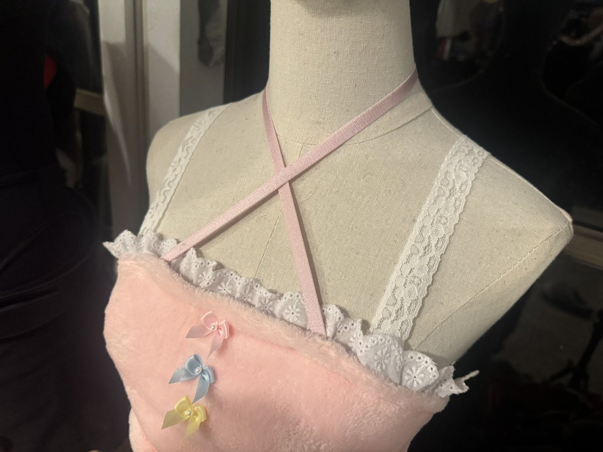 DivinexIvy's tweet image. Many progress on my current commission! 

COMMISSIONS ARE OPEN! 
Wigs props costumes anything! 
Dm me for a quote! 

Commission for @petra__fyed 
Cosplay of @pipkinpippa 

#pippa #pipkinpippa #vtubercosplay #vtuber #MMOARTPG