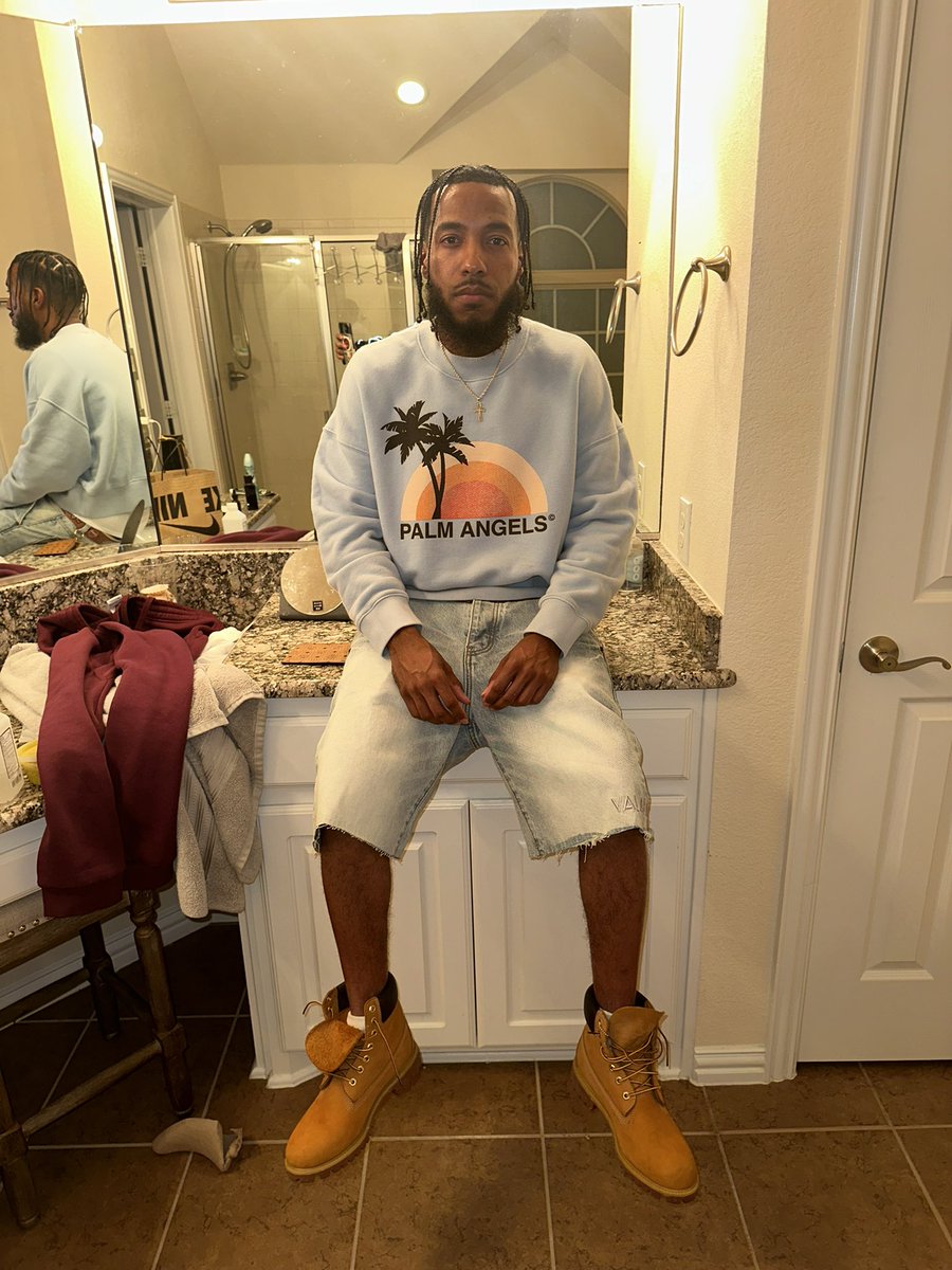 coolChris870's tweet photo. ♈️👿🌴 https://t.co/QY11CidY8F