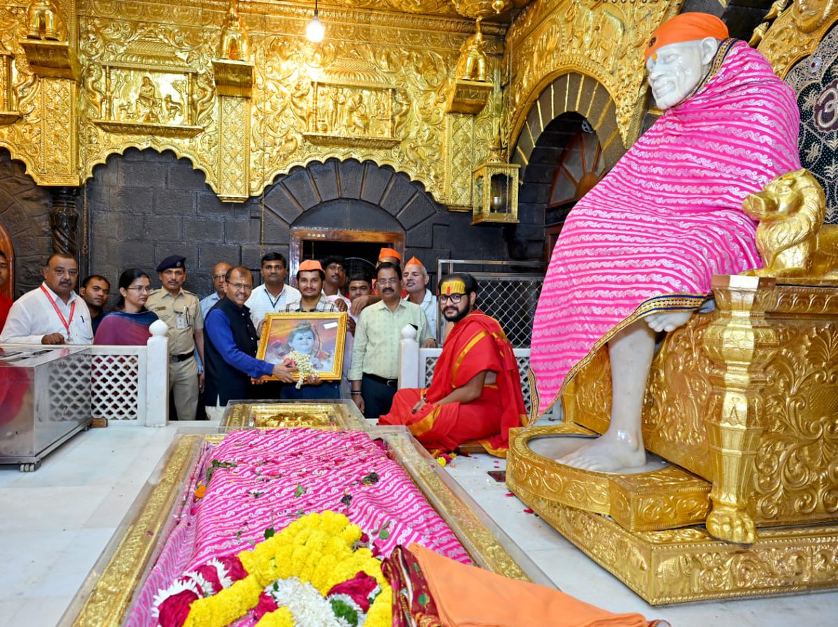 TarikPatel1's tweet photo. शिरडी, श्री भग��ान बालरामचंद्र तसबीर भारत प्रसिद्ध चित्रकार पी.सरदार जी. 1955 मैं बनाई थी | @ShirdiTimes01 @SSSTShirdi @saimandir1 #saibaba @ABPNews @ZeeNews @timesofindia @TV9Bharatvarsh @TV9Marathi @Marathinews17 @lokmat @SakalMediaNews @pudharionline  #saibhakat #shiradi #sai https://t.co/shDSpBhEQQ