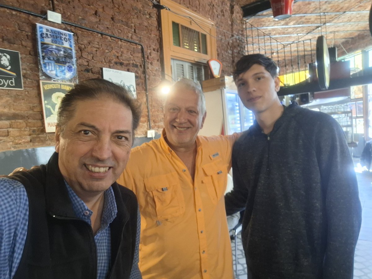 Gran asado malvinero en la previa del partido de Chicago. Honor compartir con el Soldado Veterano de Guerra de Malvinas Ariel Fueyo y grandes amigos de Mataderos

Extraordinaria heroica historia de "El último Exocet"

Combatieron con honor, coraje, y un tremendo amor a la Patria