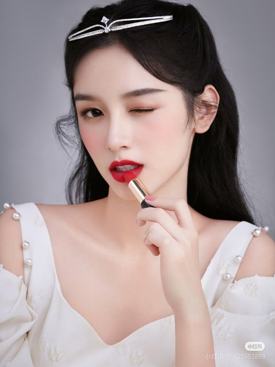czhouye's tweet photo. she has a beauty that looks like snow white born in the modern era, charming and enchanting princess straight out of a fairy tale. https://t.co/jvGfjCZCZ0