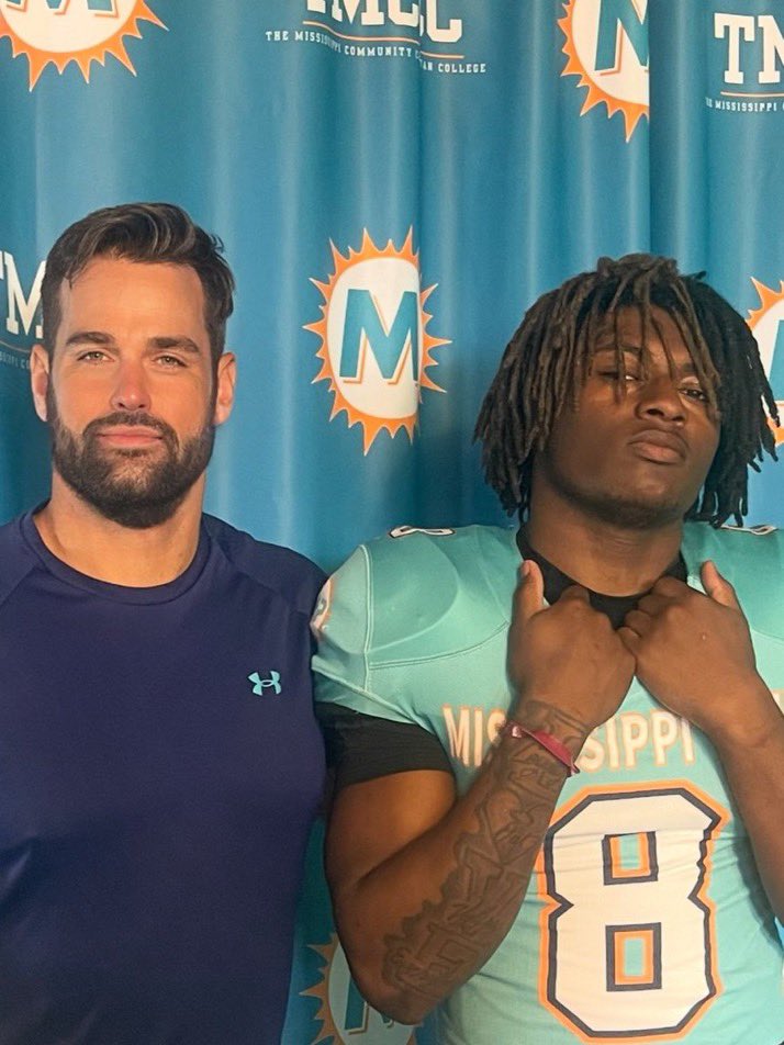 TMCCCOLLEGE 
@icaa_official_ 
<a href="/PrepRedzoneMS/">Prep Redzone Mississippi</a> 
<a href="/HallTechSports1/">Hall-Tech Sports</a> 
<a href="/Dontavion_C/">Coach Cunningham</a> 
<a href="/coachdeetmccc/">Darryl Whitehead</a> 
<a href="/CoachMeyer4/">Coach Jordon Meyer</a> 
<a href="/coach_coop44/">Coach cooper</a> 
<a href="/TopPreps/">TOP PREPS - Free Sports News, Videos & Information</a> 
<a href="/helmet2helmt251/">Helmet2Helmet251</a> 
<a href="/BCpipeline/">Blue Chip Pipeline</a>