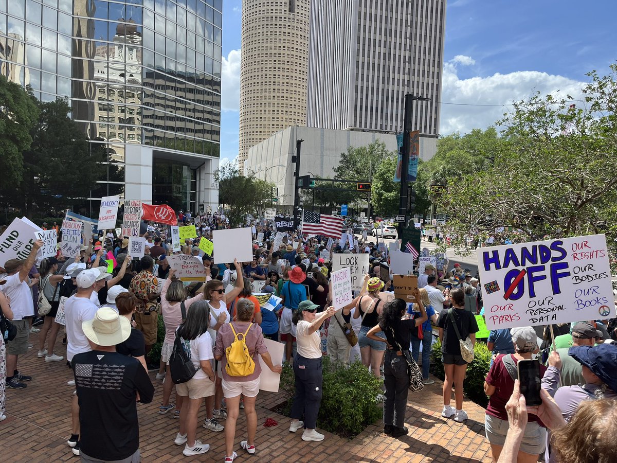 Packed crowd at Tampa City Hall today standing up to hate, authoritarianism, and billionaires trying to buy our democracy.

#ProtectDemocracy #Resist #HandsOff #TrumpMuskProtest #TampaProtest #DemCastFL